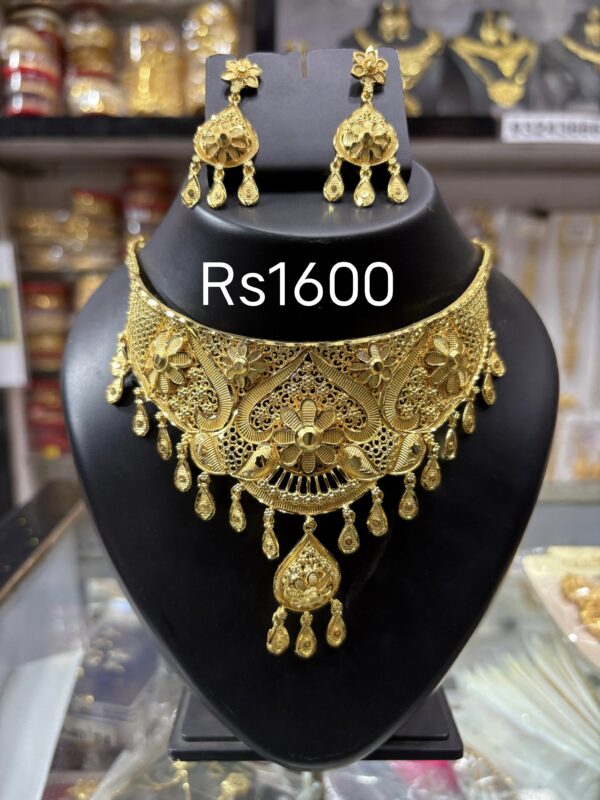Golden Choker
