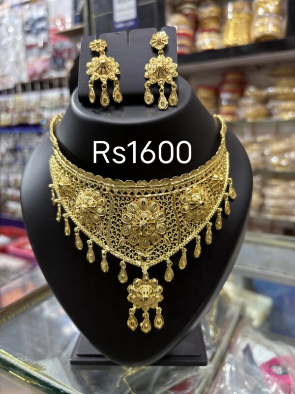 Golden Choker