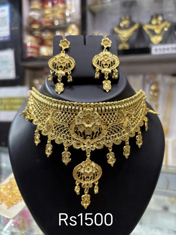 Golden Choker