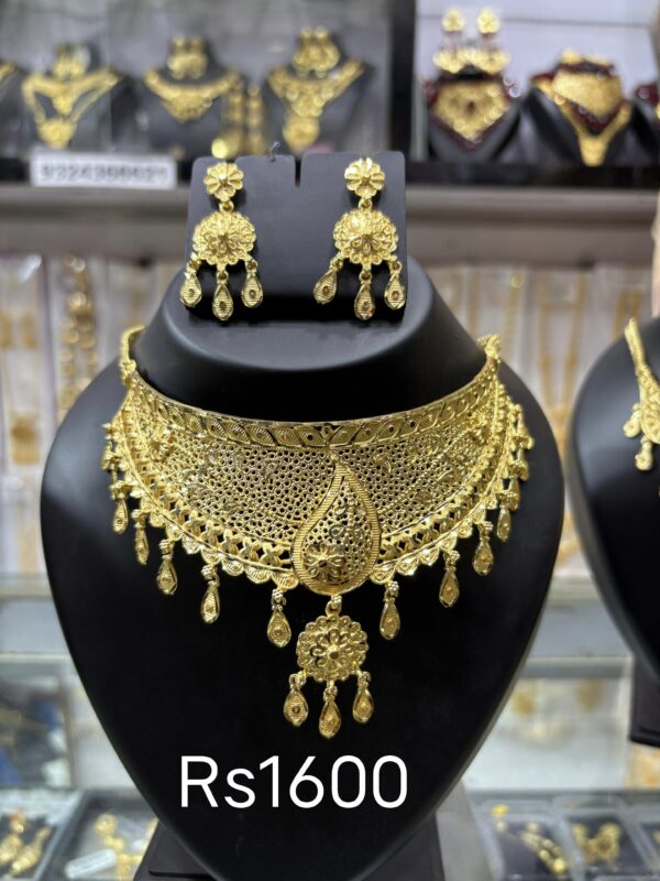 Golden Choker 1