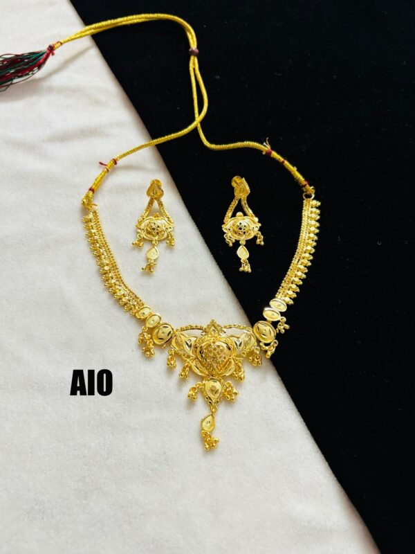 Short Necklace 3
